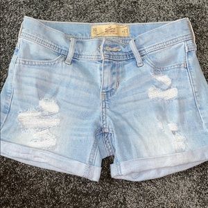 light wash hollister shorts !!